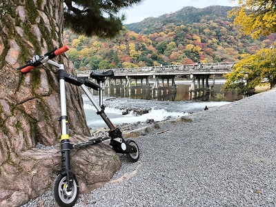 紅葉トップシーズンの京都嵐山